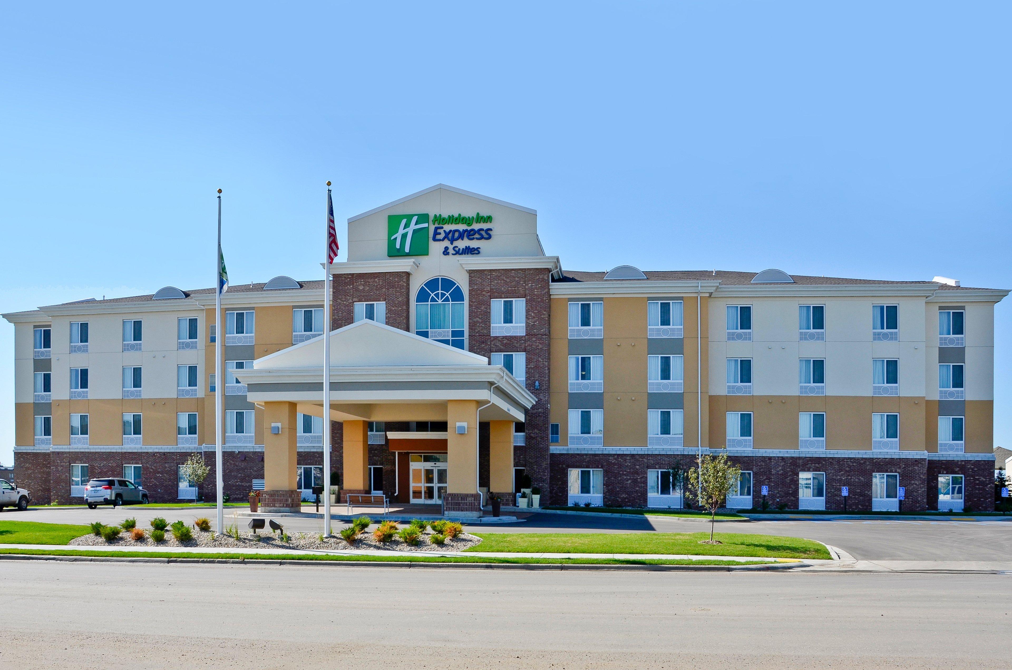 Holiday Inn Express & Suites - Williston By Ihg Exterior foto