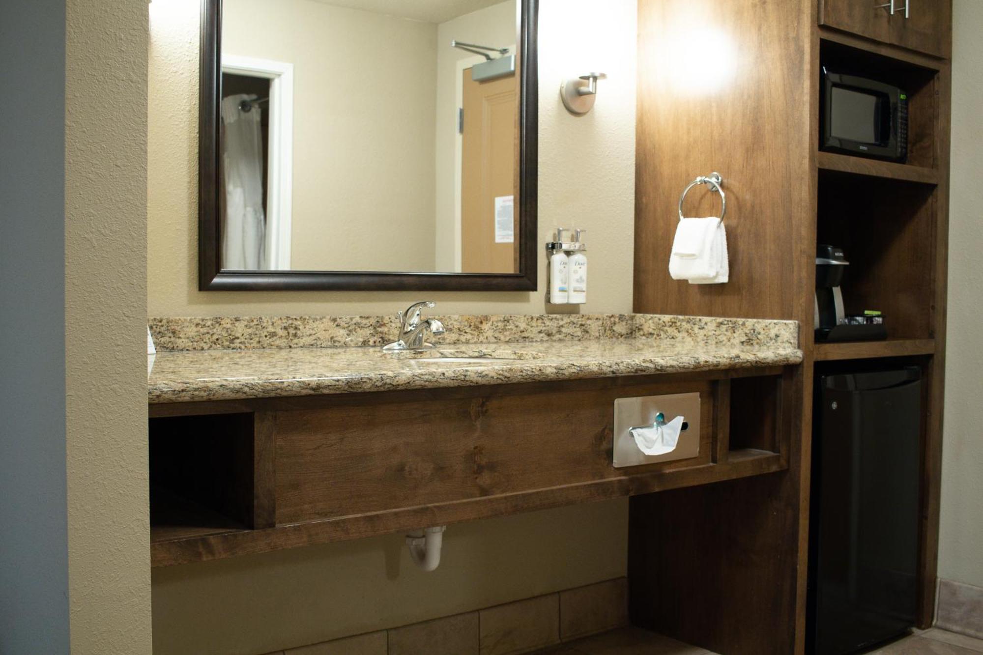 Holiday Inn Express & Suites - Williston By Ihg Exterior foto