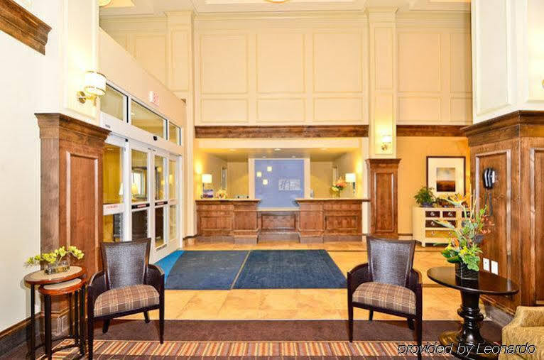 Holiday Inn Express & Suites - Williston By Ihg Exterior foto